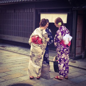 Japonaises en tenue de soirée - Kyoto