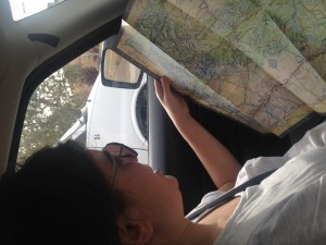 Mumu avec une carte des Black Hills
