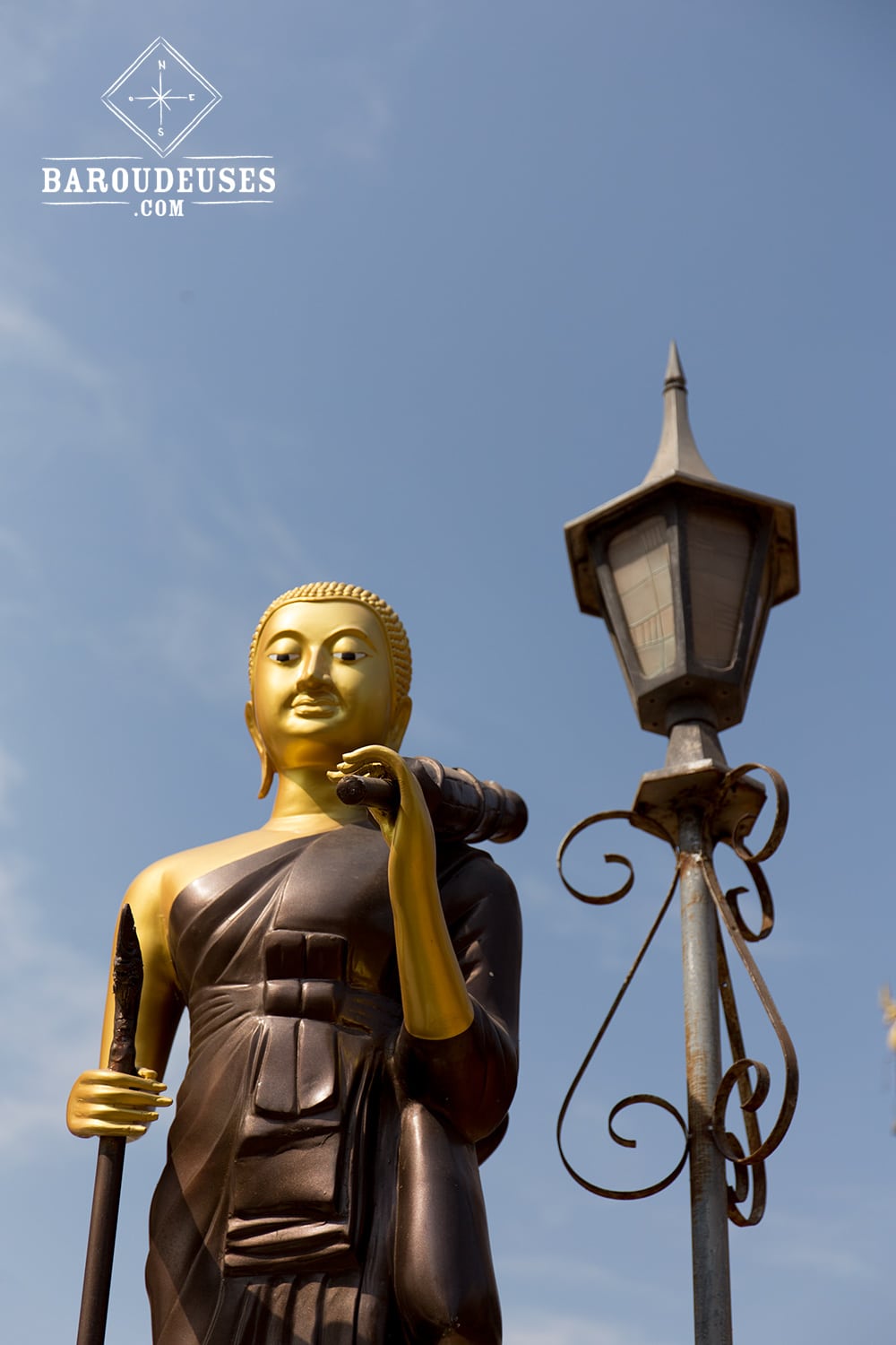 Buddha et Lampadaire - Vientiane