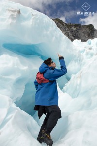 Clem à l'entrée d'une crevasse - Glacier Franz Josef