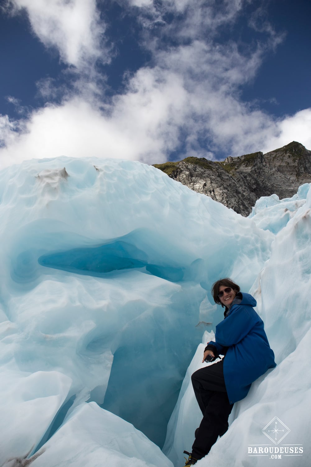 Mumu à l'entrée d'une crevasse - Glacier Franz Josef