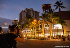 Kalakaua Avenue, le centre touristique de Waikiki à Honolulu