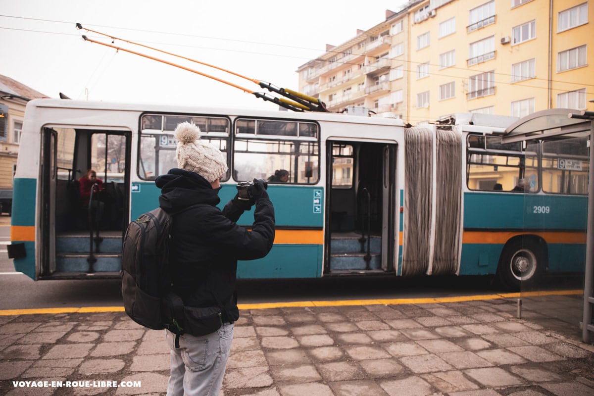 Clem filme dans les rues de Sofia en Bulgarie