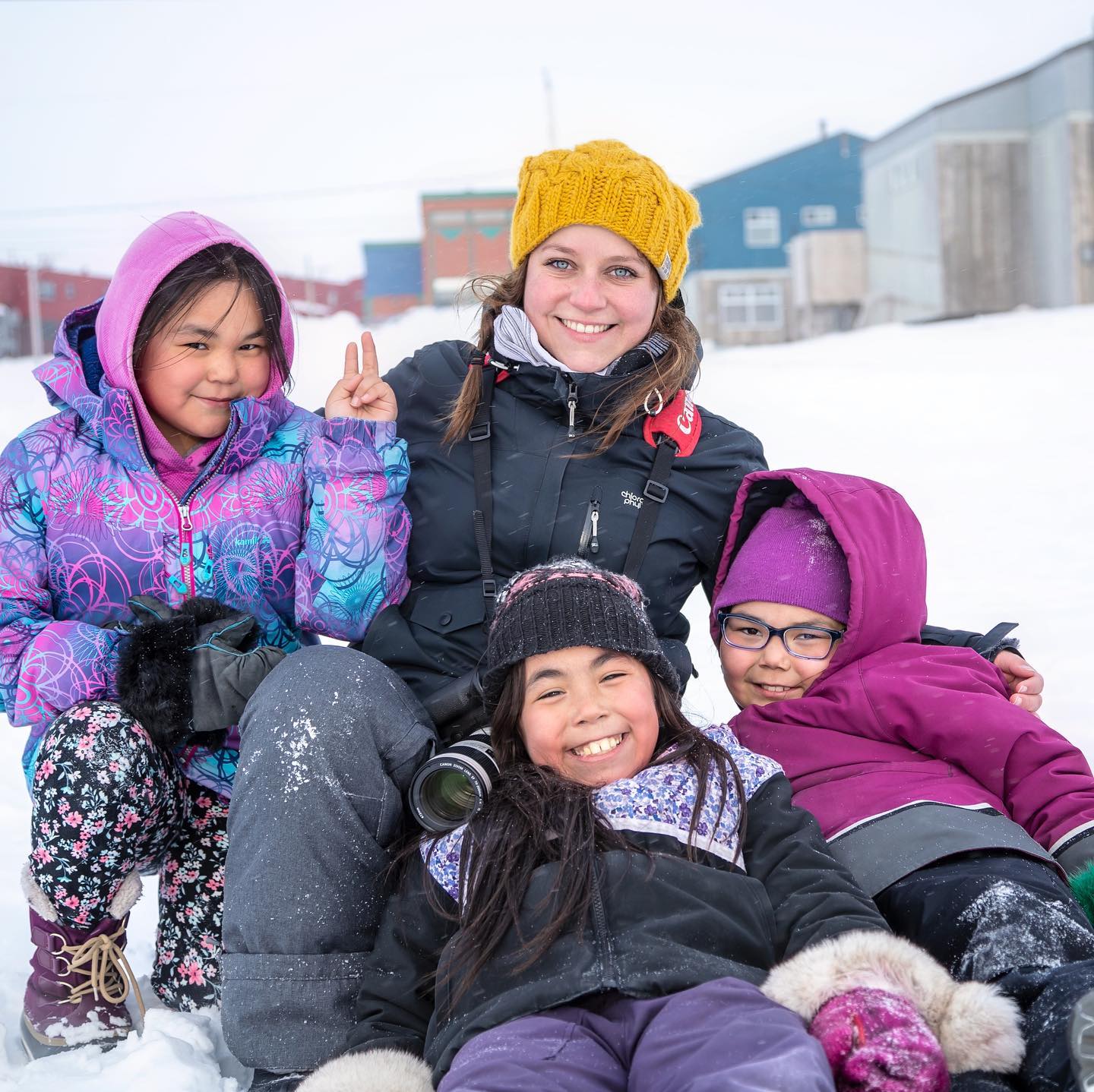 Harmony Le Reste  avec des enfants inuits au Nunavik